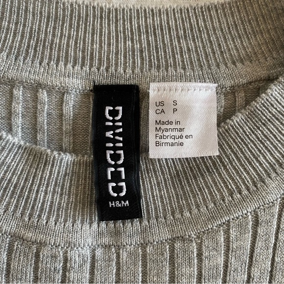 H&M Divided Gray Ribbed Long Sleeve Crop Top Small - Picture 4 of 8